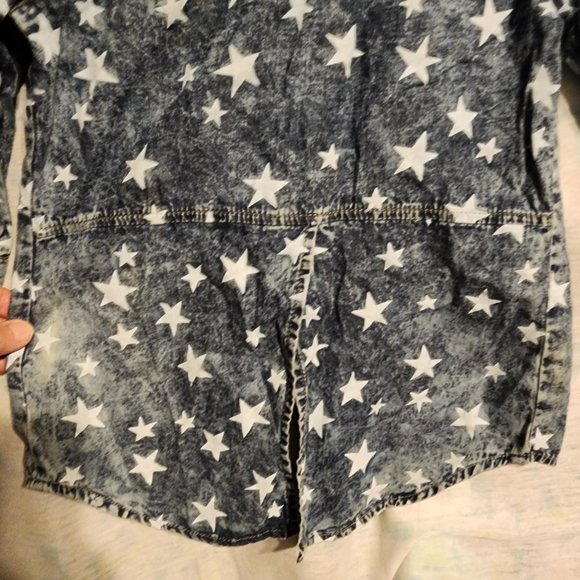 Girls Levis Size small Star Print Button Up Shirt - Picture 8 of 8